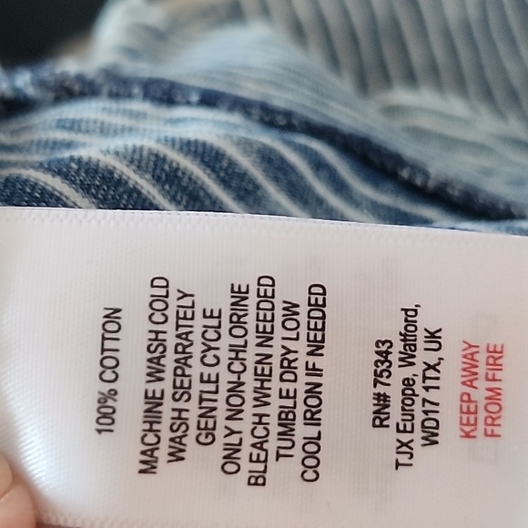 Woman's jean style top Size large - Picture 4 of 6